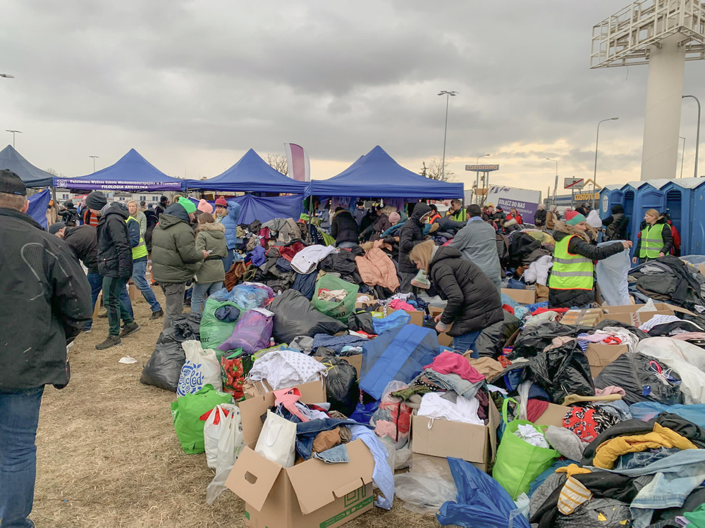 ukraine pologne distribution nourriture vêtements
