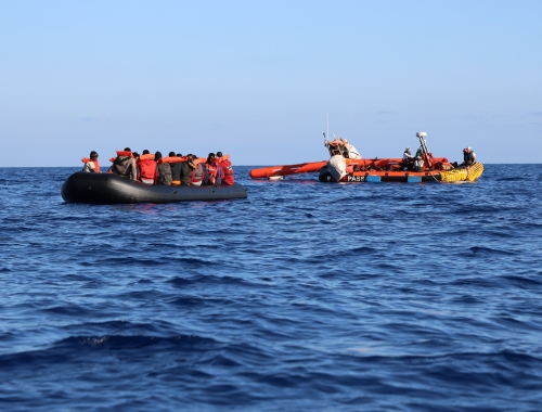 Gens sur un bateau