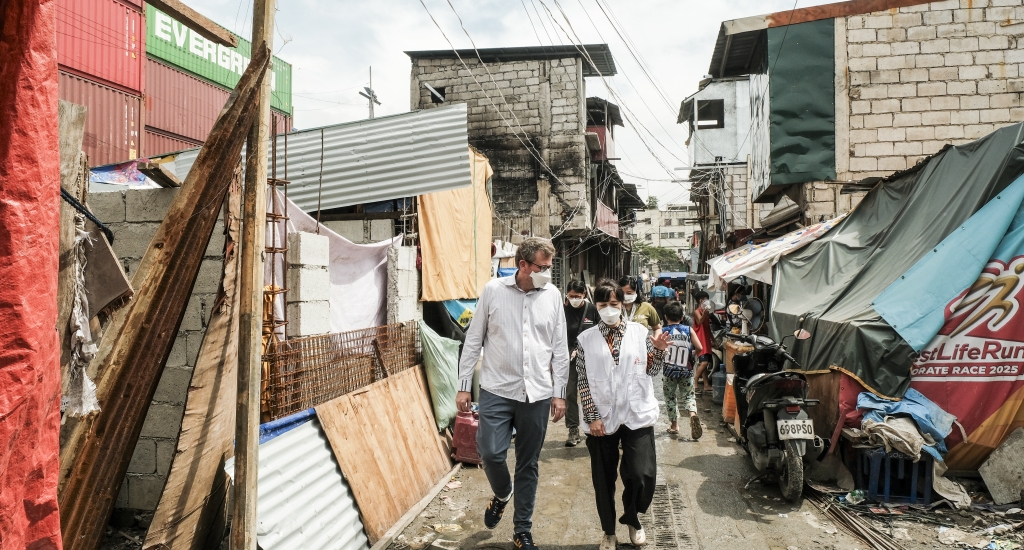 John Green visits our TB facilities in Manila 